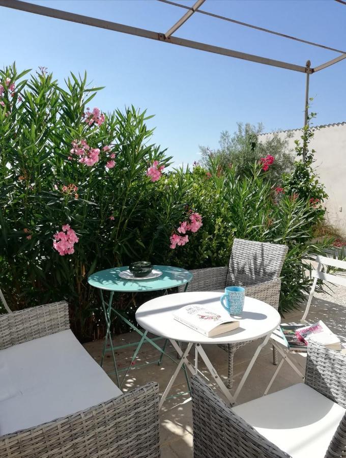 Bed and Breakfast La Goutadou Cabannes Экстерьер фото