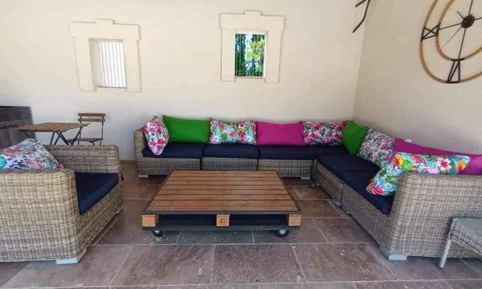 Bed and Breakfast La Goutadou Cabannes Экстерьер фото